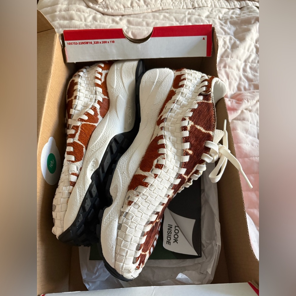 Nike woven footscape